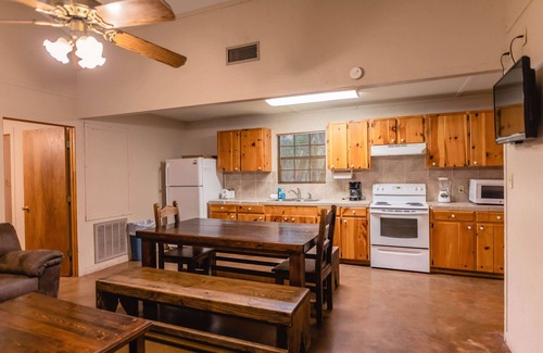 Sabinal Cabin | Convenient Frio Country Resort - Steps from the River!
