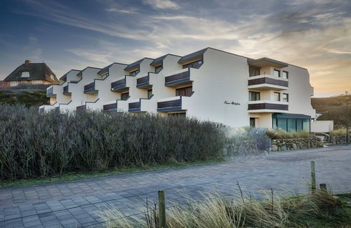 Hornum Apartment | Renovated Beachfront Retreat with Ocean Views & Balcony