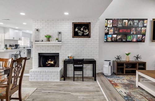 Frisco House | Frisco 4-bedrooms Getaway Hometel with Spa and Outdoor Kitchen