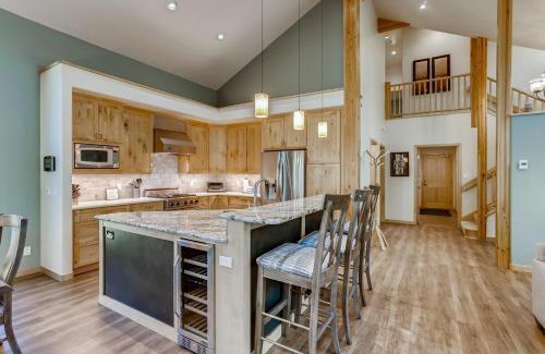 The Reserve House | Cozy Frisco Cedar Cabin with Hot Tub for Family Getaways