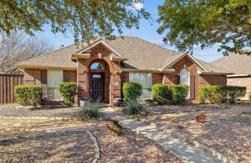 Frisco House | Pet-Friendly Frisco Escape Oasis with Spa & Hot Tub