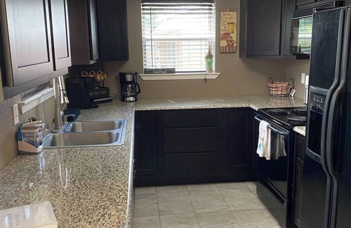 Frisco House | Frisco Haven: Simple, Clean & Comfortable.Charming 2-bedroom house in Frisco