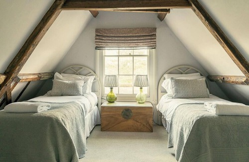 Fritton Hotel | Explore Fritton Lake - The Clubhouse with Pool & Spa