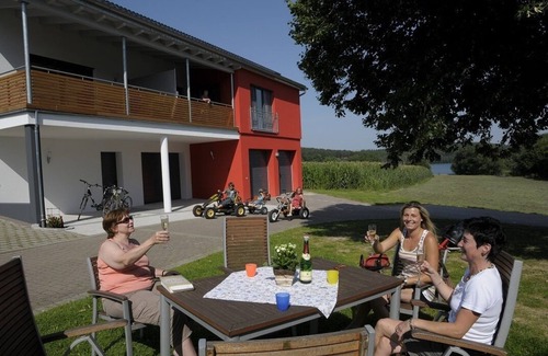 Absberg Apartment | Cozy Fritz Apartment: 2 Bedrooms with Lake View & Spa
