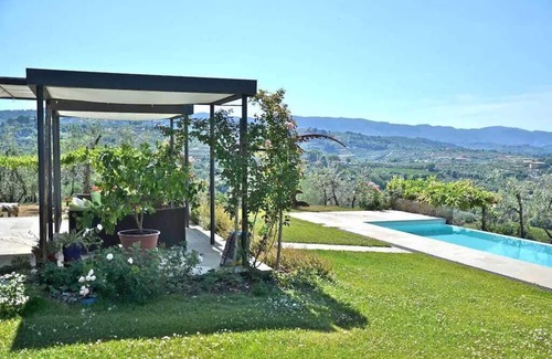 Montevarchi Villa | Explore Tuscany: Easy Access to Florence and Beyond