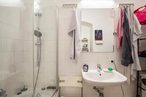 Ottakring House | Family-Friendly Getaway with Hot Tub at FRO-MEDIA