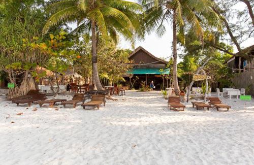 Ranong Resort | Beachfront Retreat at Frog Beach House with Ocean Views