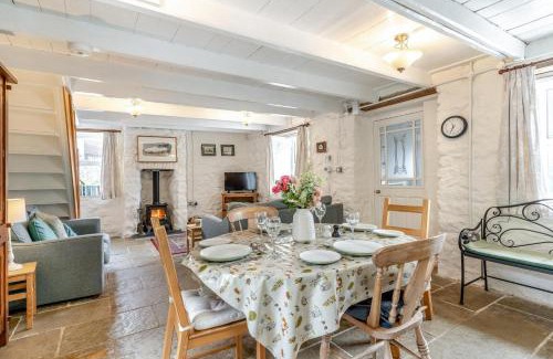 Llangennith House | Inviting Frog Cottage: A Pet and Child-Friendly Retreat