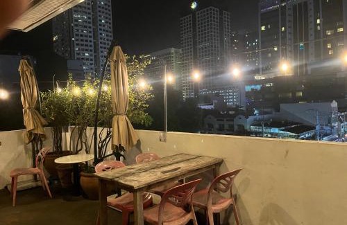 Ermita Night District Hotel | FROG HOTEL malate