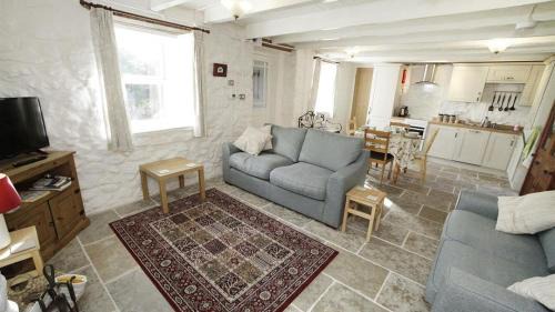 Llangennith House | Cozy Frog Lane Cottages: Pet & Child Friendly Retreats