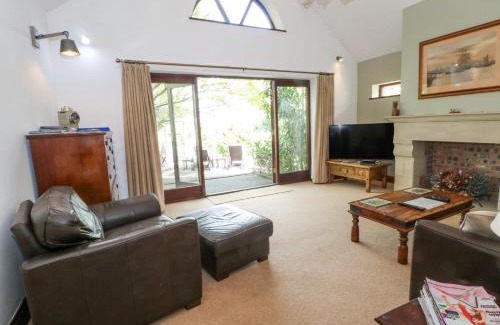 Biddulph House | Family-Friendly Frog Meadow Barn: Rated 9.6/10 by Guests