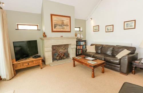 Biddulph House | Family-Friendly Frog Meadow Barn: Rated 9.6/10 by Guests