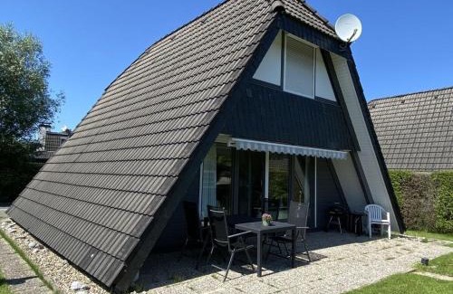 Nordseebad Burhave House | Family-Friendly Frog Prince Modern Retreat with Kitchen Access