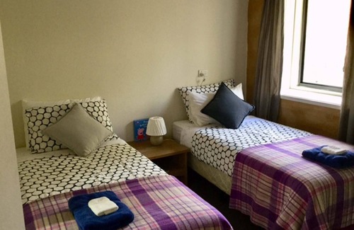 Goughs Bay Cottage | Guest Rated 9.4: Frogsong Strawbale Cottage with Breakfast