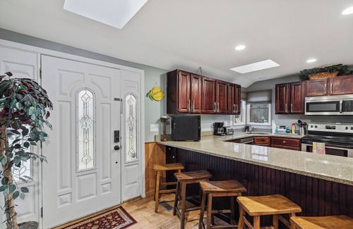 Oxbow House | Tranquil Retreat: 4BR with Kayaks & Pet-Friendly Amenities