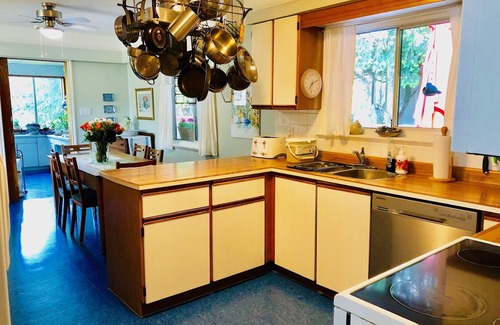Central Saanich House | Discover Butchart and Beaches at Your Ideal Oceanfront Retreat