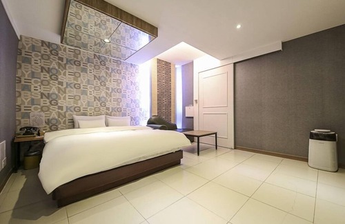 Chinjam Hotel | Discover Comfort at H Sum Hotel Yuseong Branch