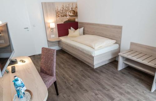 Buchholz in der Nordheide Hotel | Discover Comfort at Frommanns Landhotel with Pool Access