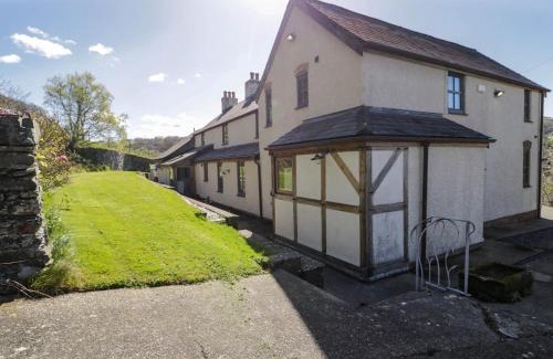 Abergele House | Pet-Friendly Retreat at Fron Goch Farm - 4 Star Comfort
