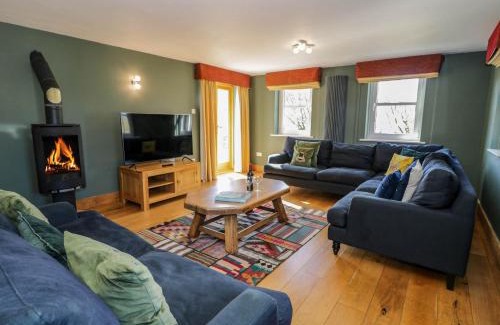 Abergele House | Pet-Friendly Retreat at Fron Goch Farm - 4 Star Comfort