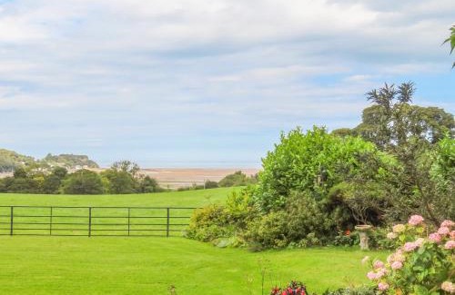Pentraeth House | Cozy Frongoch Shepherd's Hut – 4-Star Guest Rated Retreat