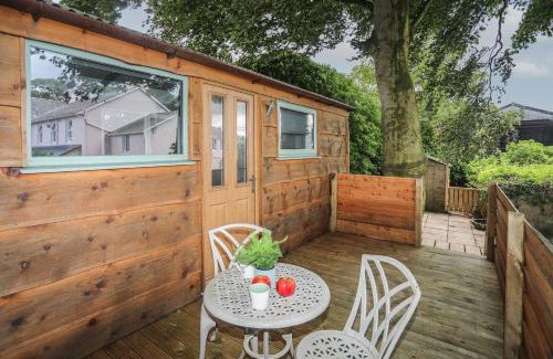 Pentraeth House | Cozy Frongoch Shepherd's Hut – 4-Star Guest Rated Retreat