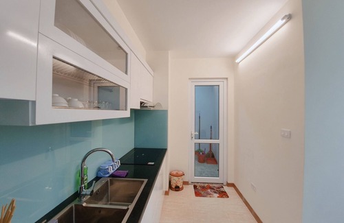 Ha Long Apartment | Fronix Premier Apartment 3BR: Beach View with Pool & Gym