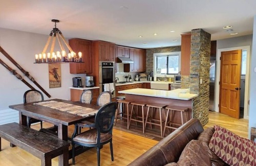Lincoln House | Unforgettable Loon Views: 4 Bedrooms & Child-Friendly Fun