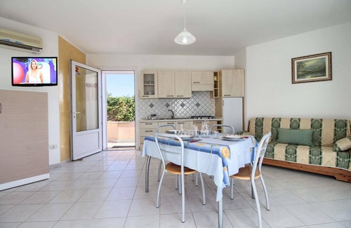 Posto Vecchio Apartment | Cozy Front Beach Posto Vecchio 1: Spa & Child-Friendly Stays