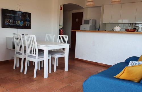 Torralta Apartment | Oceanfront Retreat in Alvor with Pool & Breakfast Included