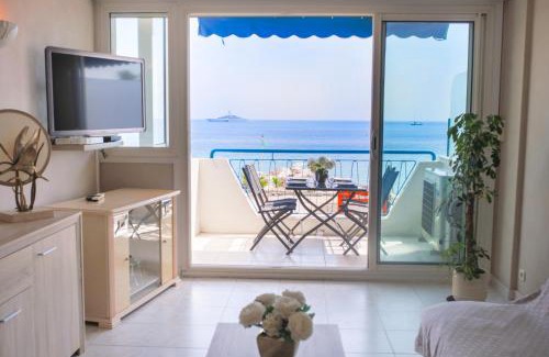 Juan-les-Pins Apartment | Oceanfront Haven with Panoramic Views & Secure Parking