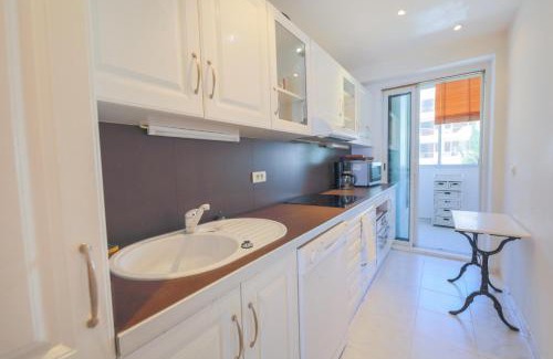 Juan-les-Pins Apartment | Oceanfront Haven with Panoramic Views & Secure Parking