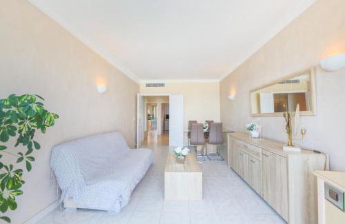 Juan-les-Pins Apartment | Oceanfront Haven with Panoramic Views & Secure Parking