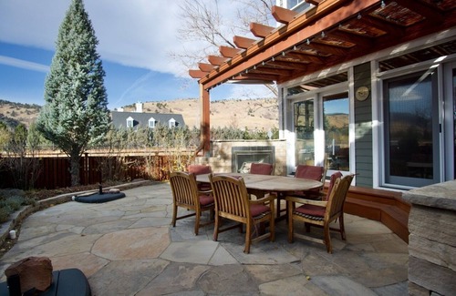 Dakota Ridge - Northbriar House | Explore Trails with Pool & Lake Views Near Downtown