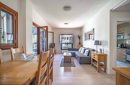 Caserio Los Tarquinos Apartment | Prime Golf Course Retreat with Private Jacuzzi & Ocean Views
