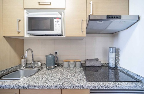 Caserio Los Tarquinos Apartment | Prime Golf Course Retreat with Private Jacuzzi & Ocean Views