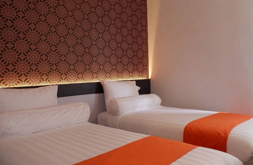 West Semarang Hotel | Guest Rated: Front One Boutique Tugu Muda Semarang Hotel