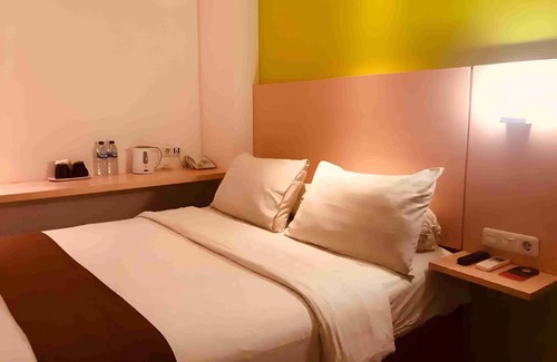 Jayapura Hotel | Discover Front One Hotel Jayapura: Family-Friendly Retreat