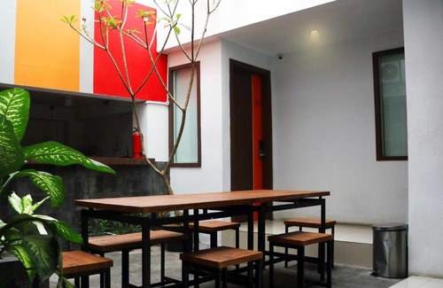 Sidoarjo Hotel | Discover Front One Inn Sidoarjo with Complimentary Breakfast