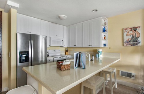 Oceanside Condo | Oceanfront Studio with Luxurious Remodel - E210 North Coast Village