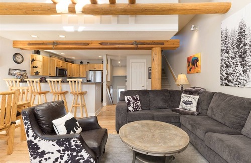 Saddle Ridge House | Moonlight Vacation Rentals: Ski-in/out Bliss with Hot Tub