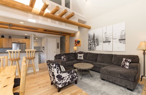 Saddle Ridge House | Moonlight Vacation Rentals: Ski-in/out Bliss with Hot Tub