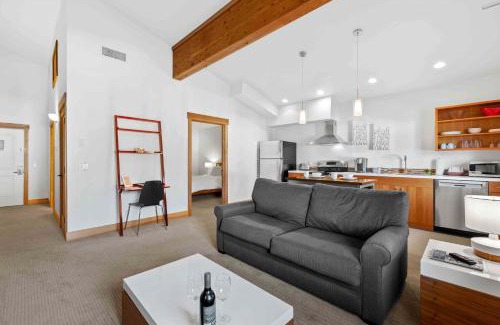 Leavenworth House | Elegant Front Street Suites: Rated 9/10 with Breakfast Included