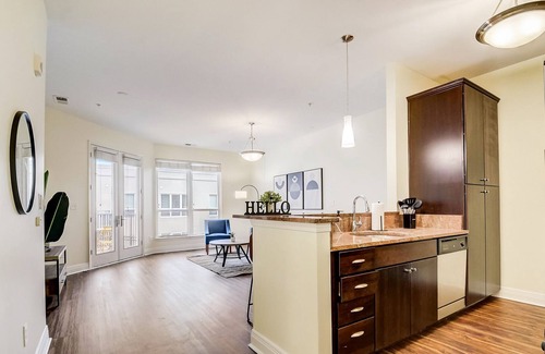 Cole-Noble District Apartment | Frontdesk | 1 BR Apt by Soldiers Monument