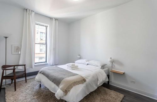 East Hyde Park Apartment | Cozy 2 BR Apt Near Harold Washington Park with Ocean View
