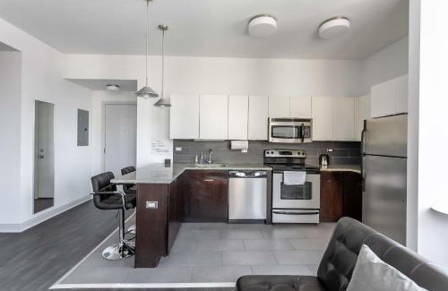 East Hyde Park Apartment | Cozy 2 BR Apt Near Harold Washington Park with Ocean View