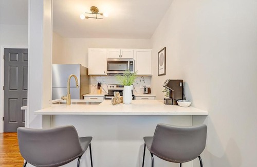 East Walnut HIlls Apartment | Child-Friendly FRONTDESK 2622 Victory Pkwy: Guest Rated 9/10