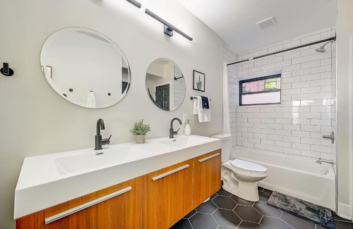 East Walnut HIlls Apartment | Child-Friendly FRONTDESK 2622 Victory Pkwy: Guest Rated 9/10