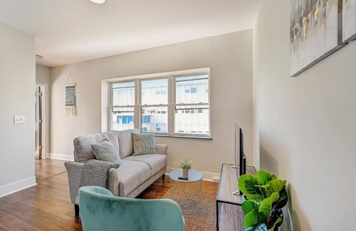 East Walnut HIlls Apartment | Child-Friendly FRONTDESK 2622 Victory Pkwy: Guest Rated 9/10