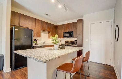 Fletcher Place Apartment | Accessible Downtown Indianapolis: FRONTDESK 531 Virginia Ave